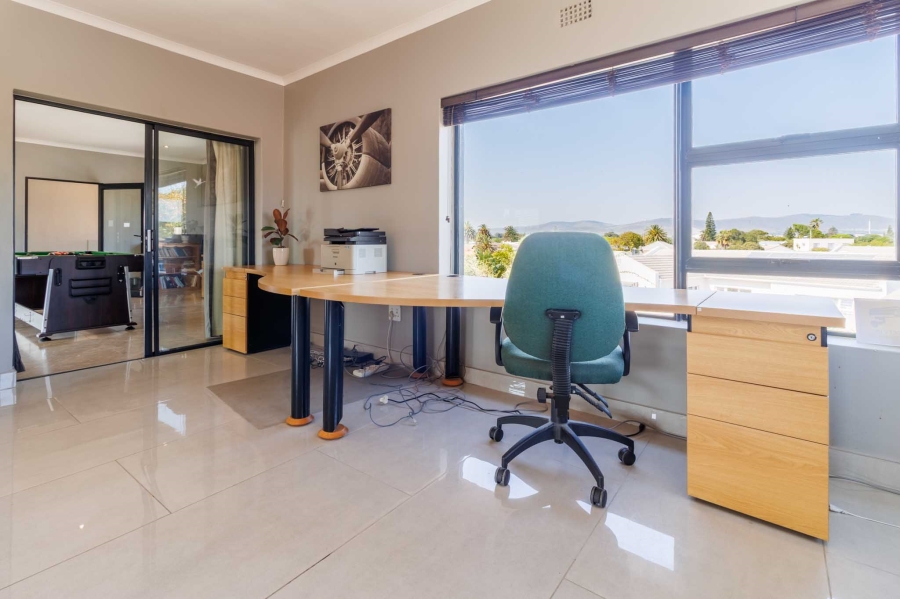 4 Bedroom Property for Sale in Flamingo Vlei Western Cape